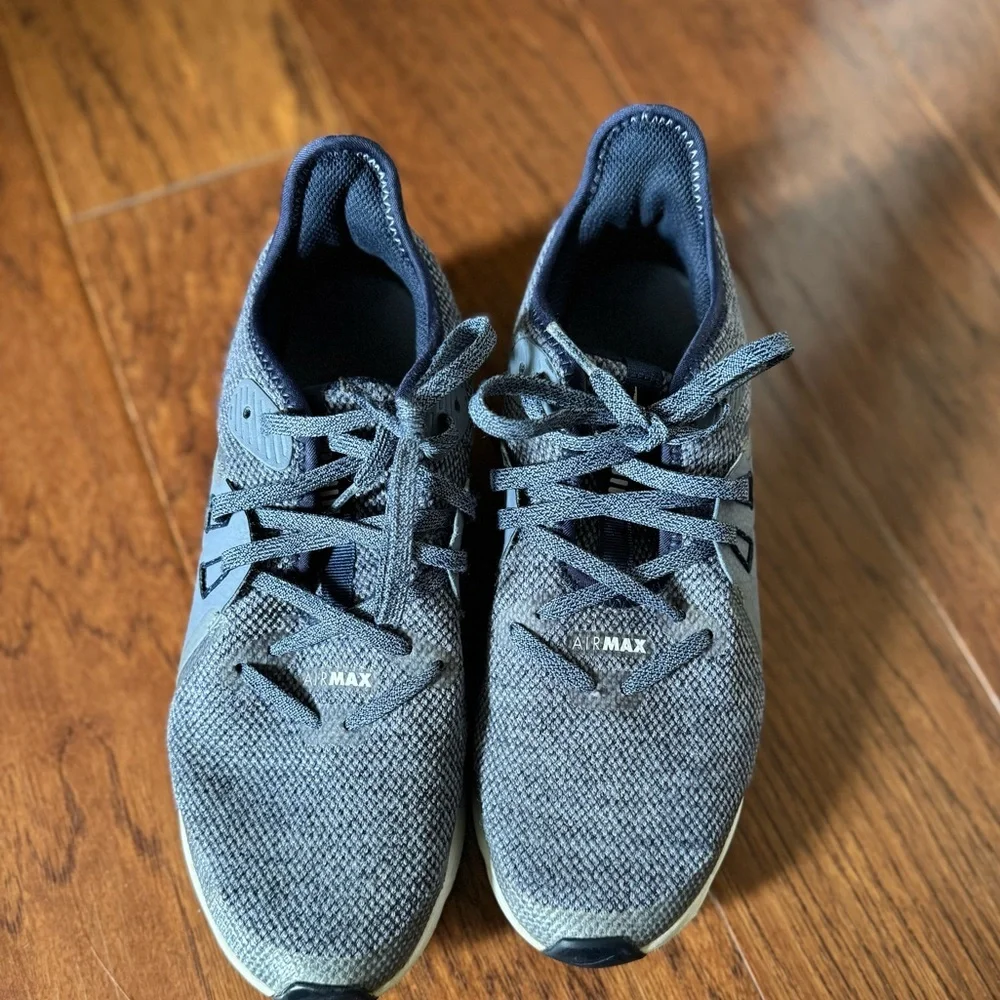 Kids Nike Air Max blue sneakers, size 6Y